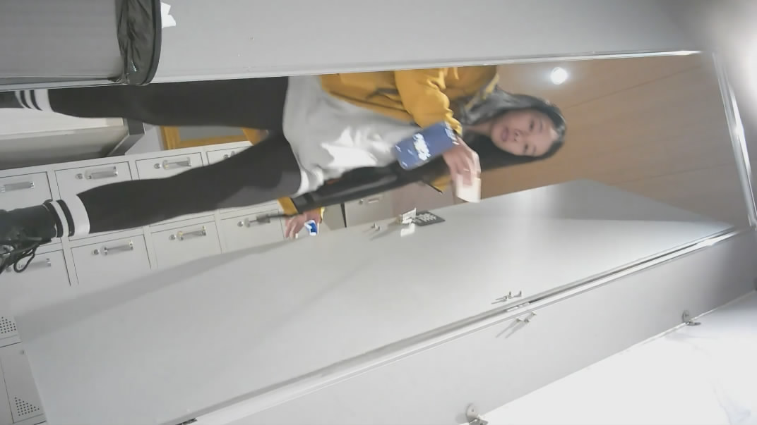 最新流出高校女厕高清后拍美女如云吊带短裤长靴美女性感美臀嫩穴