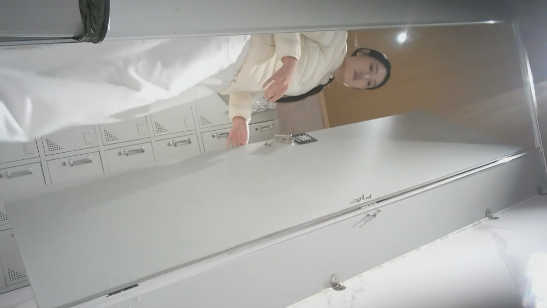 最新流出高校女厕高清后拍美女如云吊带短裤长靴美女性感美臀嫩穴